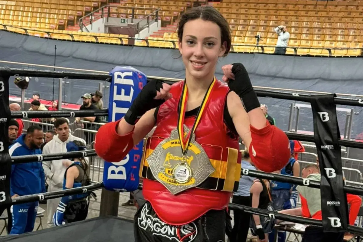 14-jarige Jaimely sloopt tegenstander in WK-finale Muay Thai - pakt titel