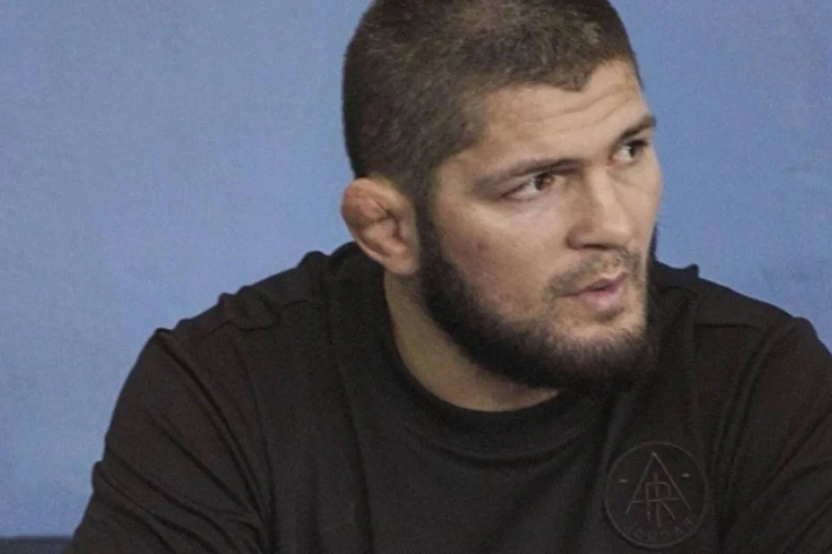 UFC-ster Khabib haalt uit naar Mayweather en niet om Mike Tyson gevecht