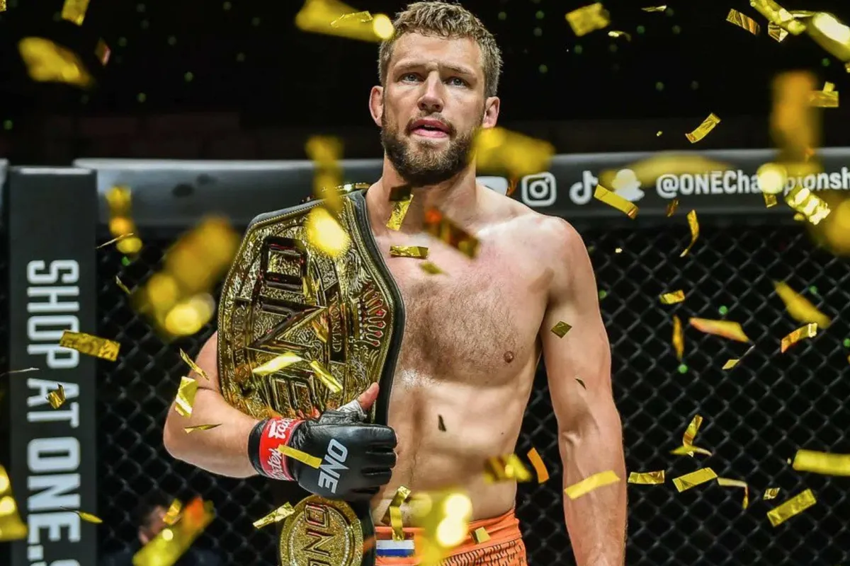 UFC-status Nederlander De Ridder in één klap om - onverwachte wending!