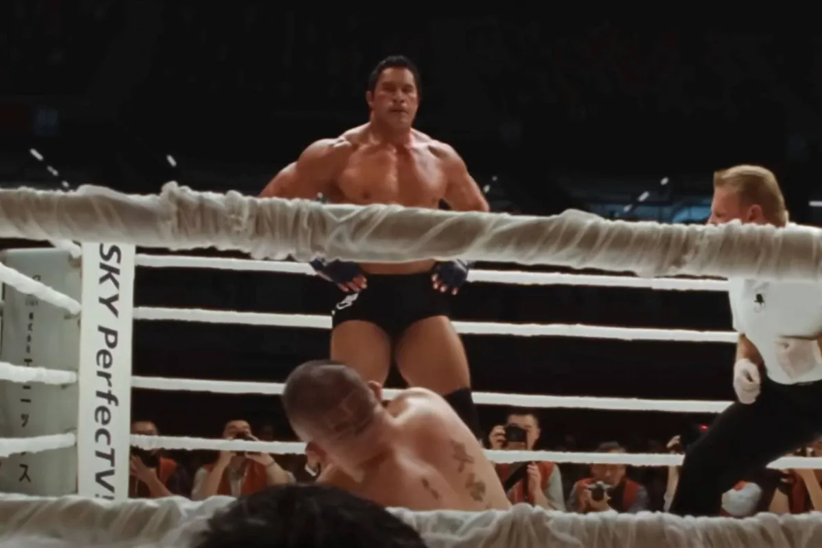 ‘The Smashing Machine’ review: The Rock verandert in verslaafde MMA-legende