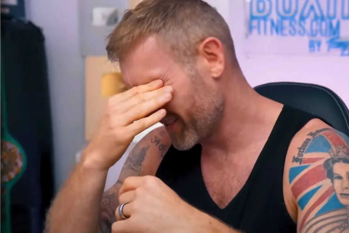 'Wat stuur je me nou?!' Boksheld sloopt fanvideo’s met snoeiharde kritiek