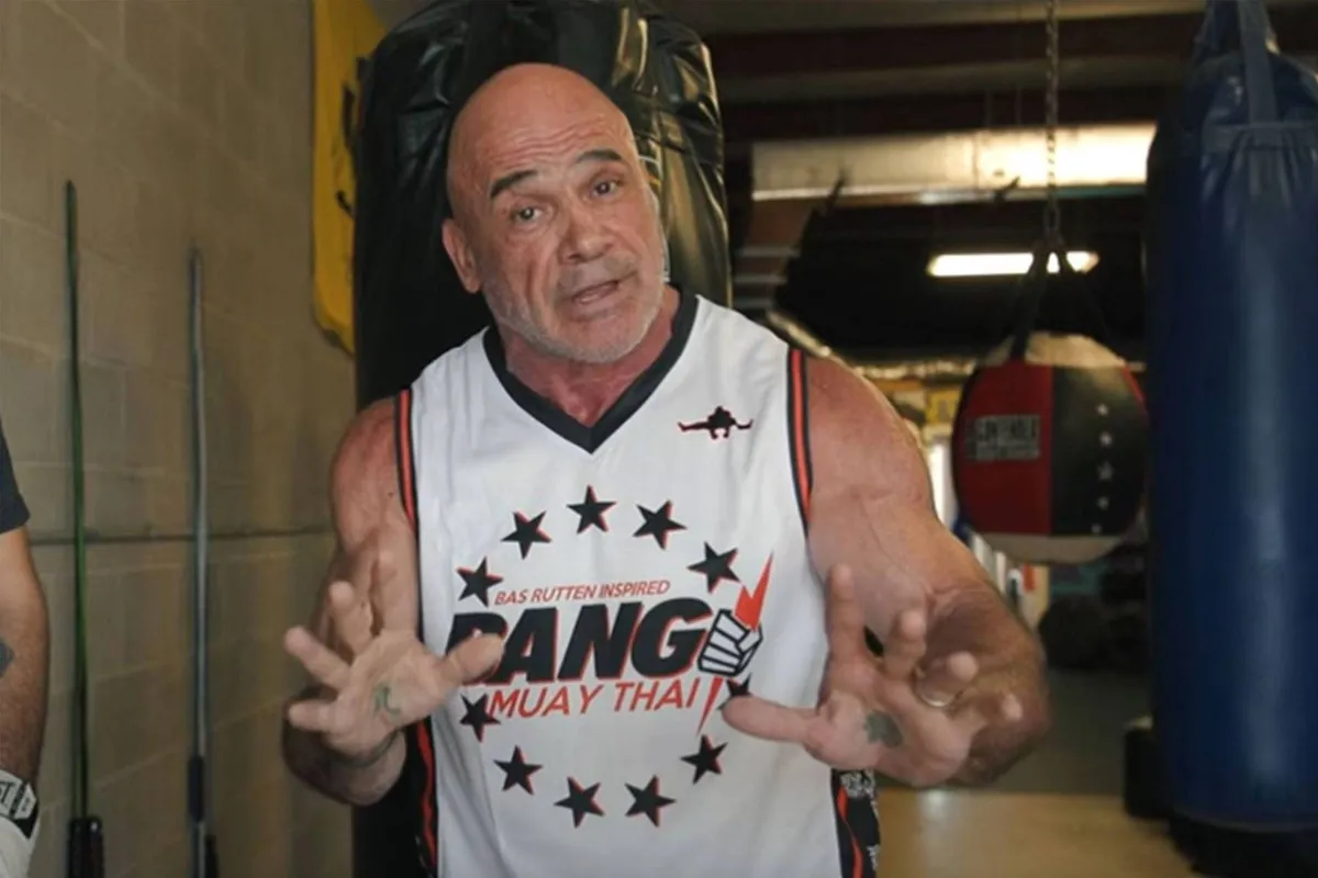 UFC-legende Bas Rutten (60) is fitter dan ooit - McGregor en Logan Paul reageren