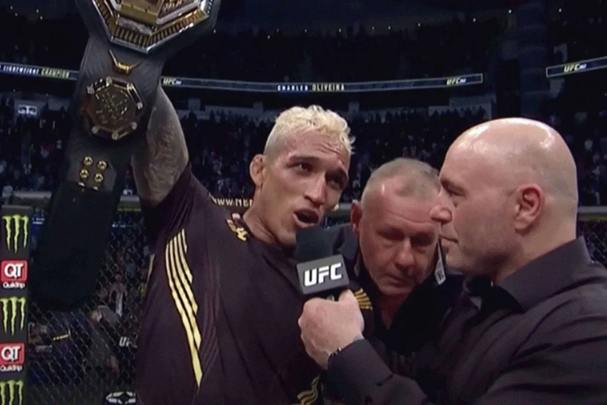 UFC-ster Charles Oliveira geeft z’n bonus weg – je gelooft nooit waaraan!