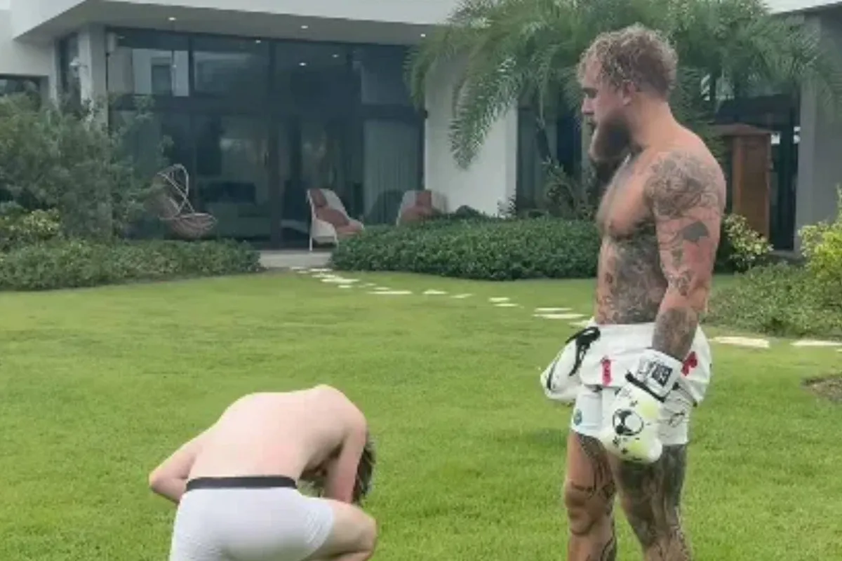 VIDEO! Jake Paul sloopt influencer in achtertuin - Bokstraining?
