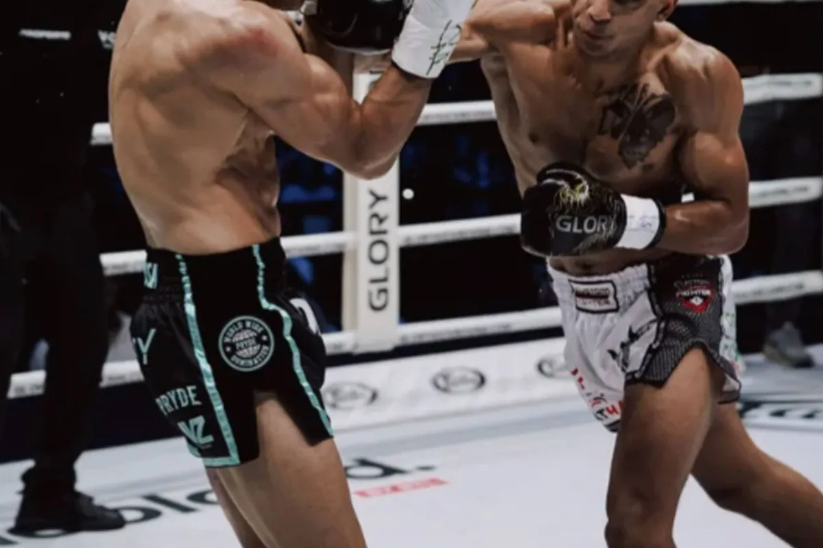 Glory 104 focust enkel op spierballen - negeert dit topgevecht