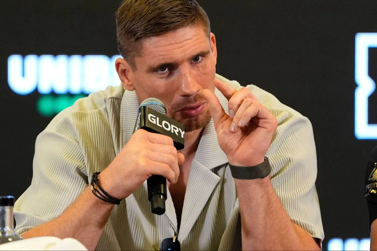 Rico Verhoeven duikt ineens op in UFC-video: 'Die Fransman gaat neer!'