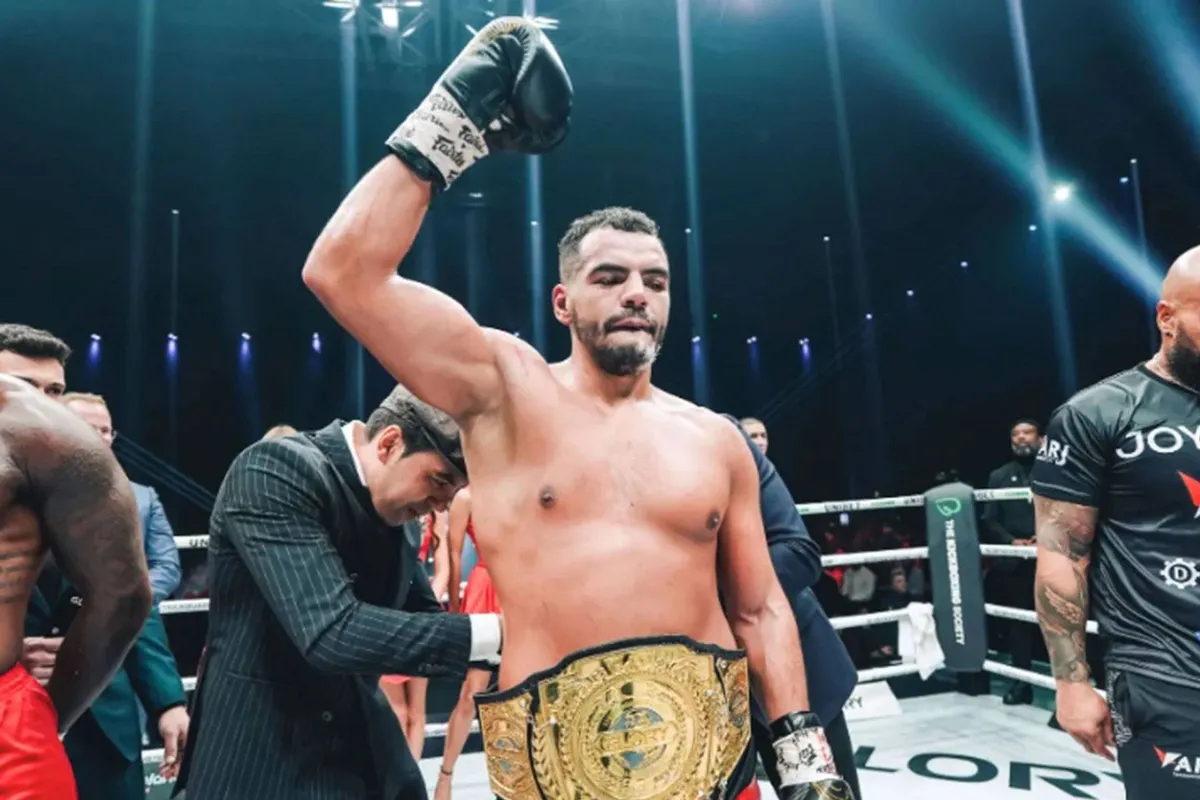 Tarik Khbabez wint ringoorlog tegen Bahram Rajabzadeh - pakt opnieuw Glory titel