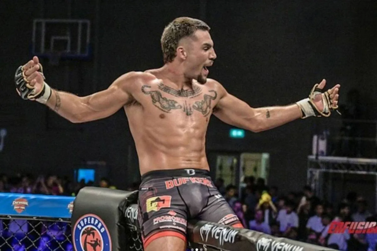 Topkickbokser Thian de Vries knokt nu buiten de ring - coach geeft update