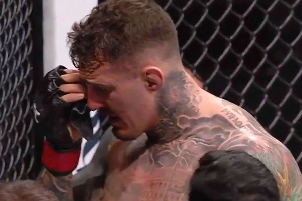 Respectloos of statement? Halfblinde UFC ster Aspinall bespot door rivaal Jon Jones