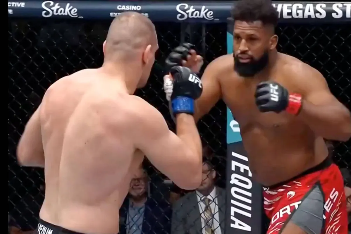 UFC-vechter Delija woedend na dubieuze beslissing: 'Ze hebben me bestolen!'