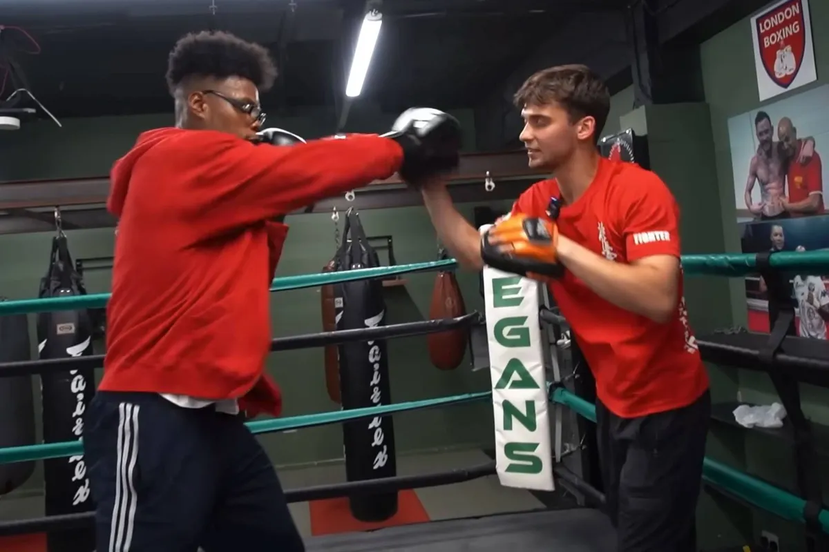 Bokskampioen zet coach voor schut met briljante undercoveractie