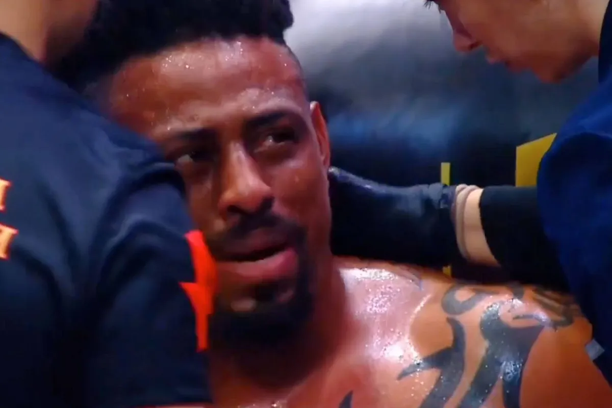 Pijnlijk om te zien! UFC-veteraan Greg Hardy klapt in elkaar tijdens bokspartij