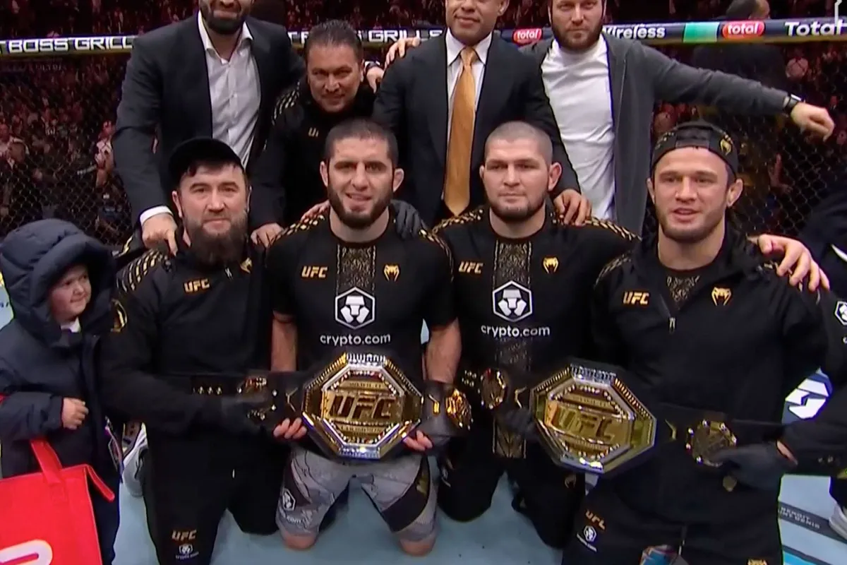 Sensatie! Islam Makhachev schrijft geschiedenis - pakt tweede UFC-titel na dominante zege