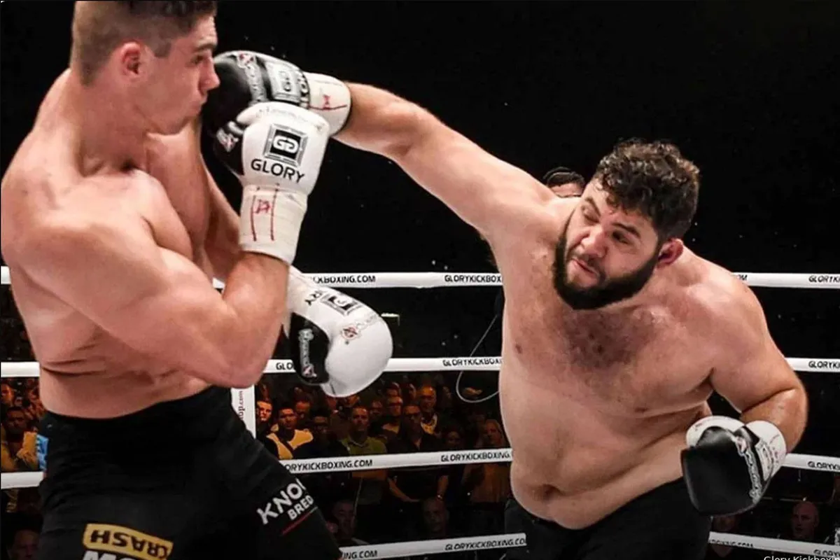 Glory kickbokser Lazaar knokt zich terug naar de ring – kijk zelf maar