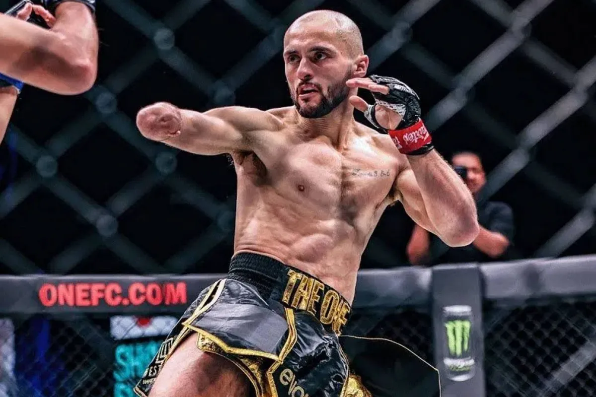 Kickbokser met één hand titelkans sprookje abrupt voorbij - snoeihard onderuit