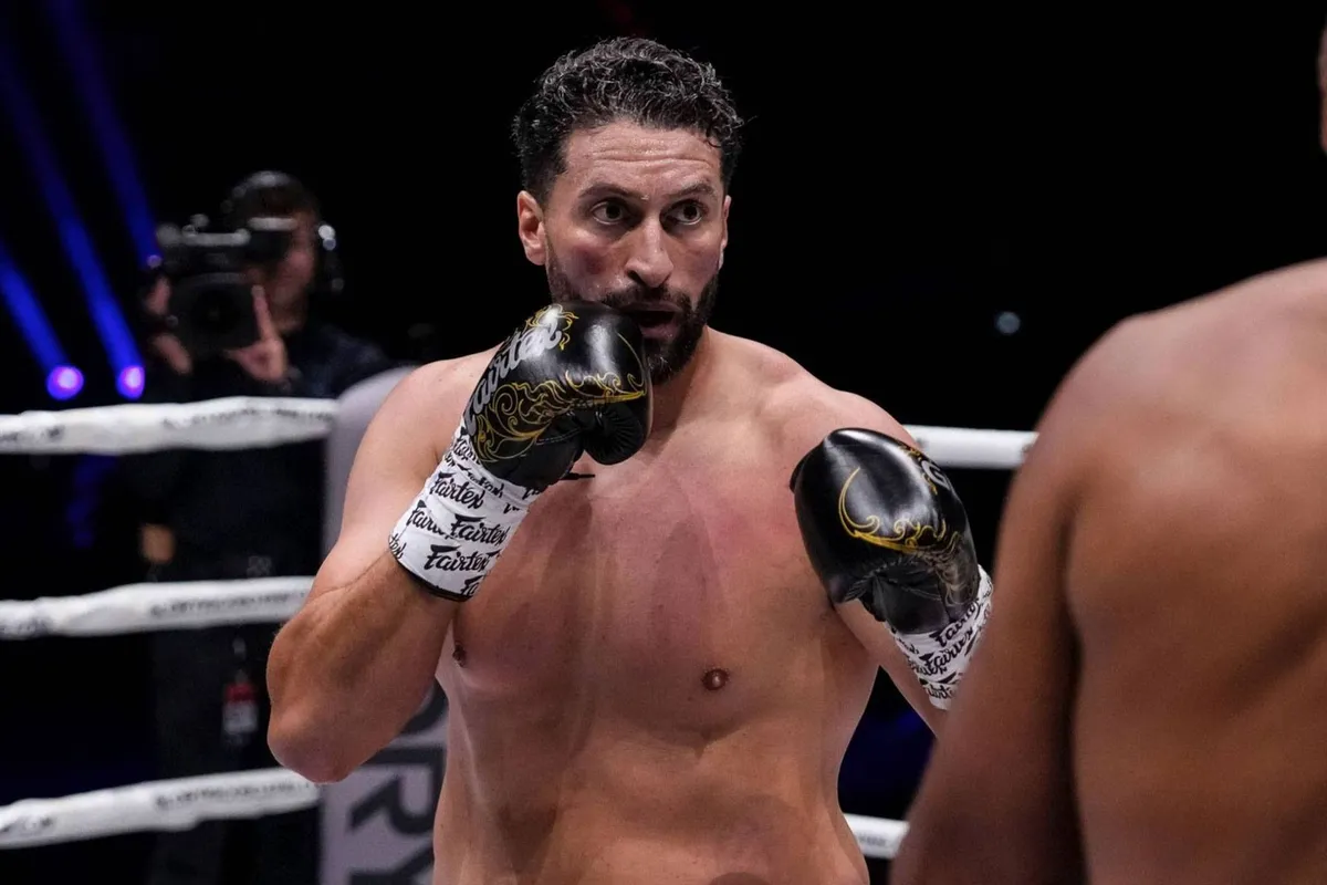 Zo heb je kickbokser Ben Saddik nog nooit gezien - lekt filmfoto’s uit