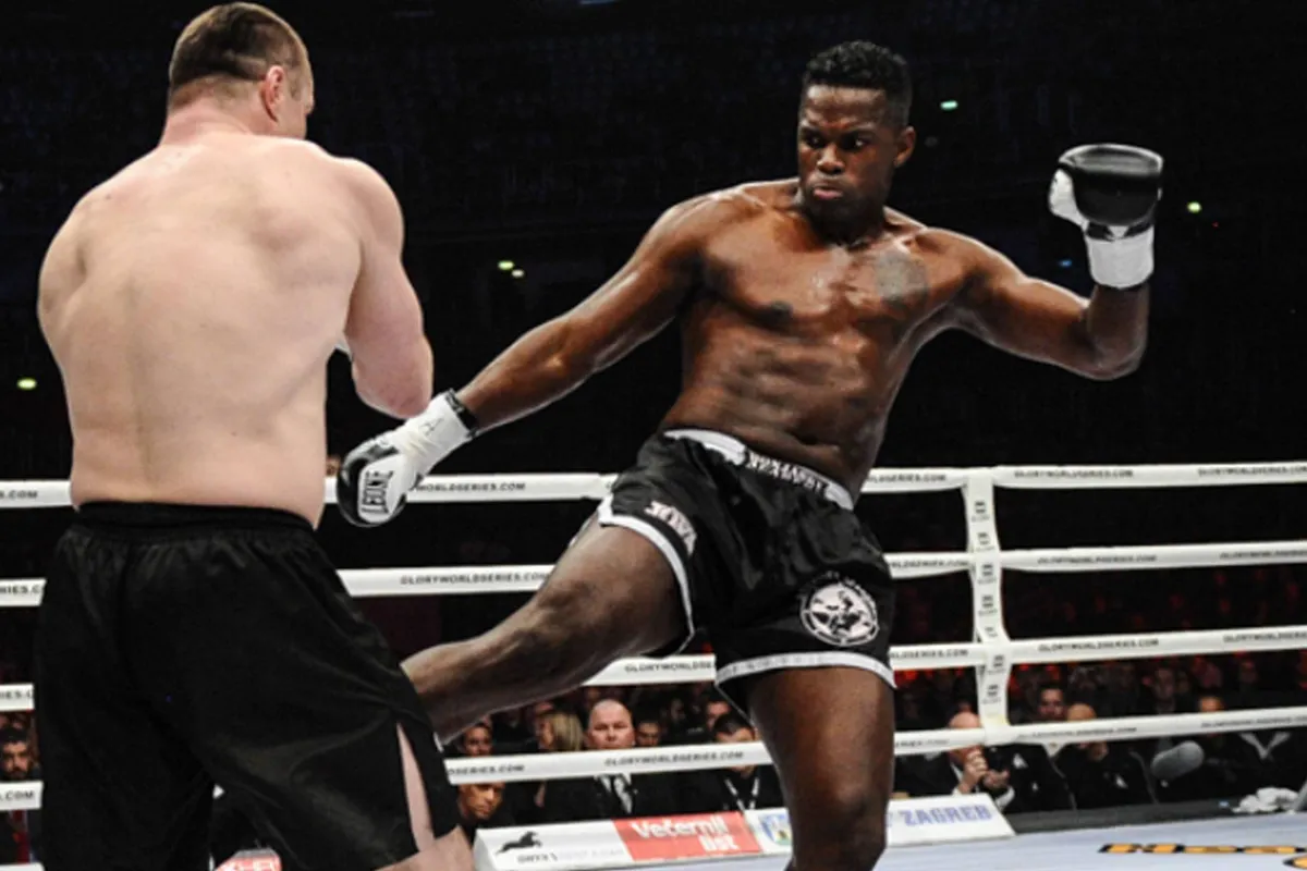 Kickboksicoon Bonjasky zet comeback deur open - rentree onder één voorwaarde