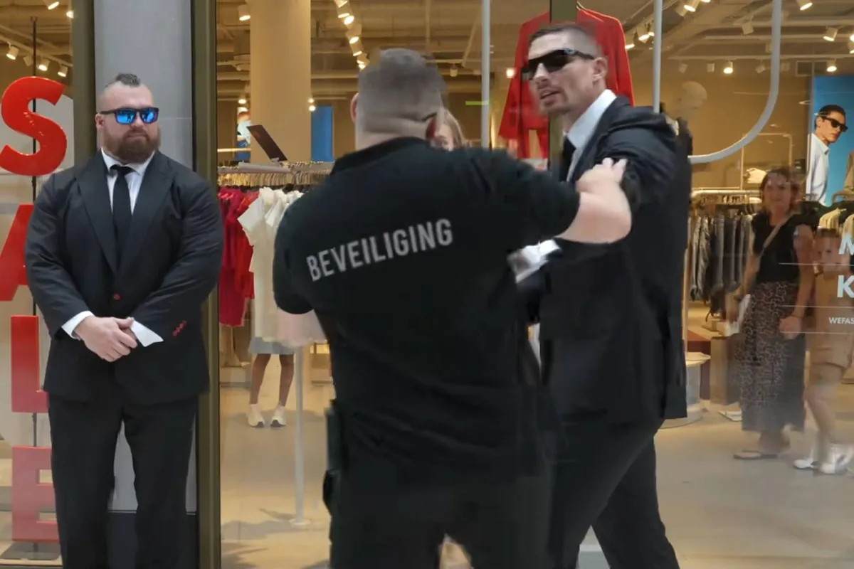 Niet aanraken! Rico Verhoeven pakt beveiliger keihard aan - kijk wat er gebeurde