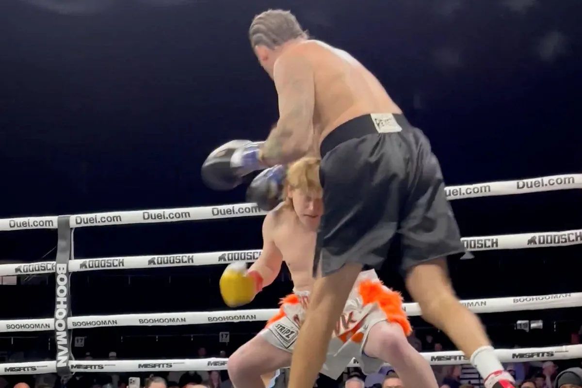 Rampzalige start! Zoon bekende zanger in 15 seconden knock-out bij ringdebuut