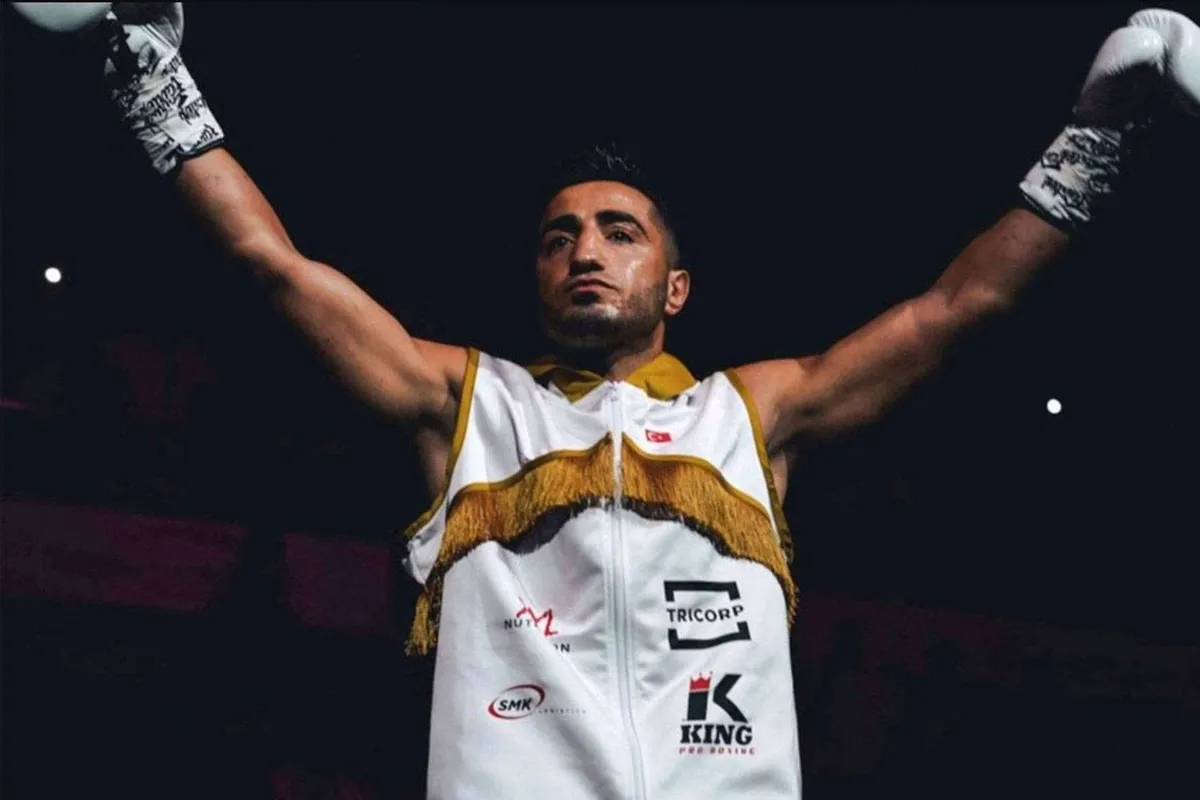 Glory-ster Tayfun Ozcan zegt gevecht af en spreekt over stoppen met kickboksen