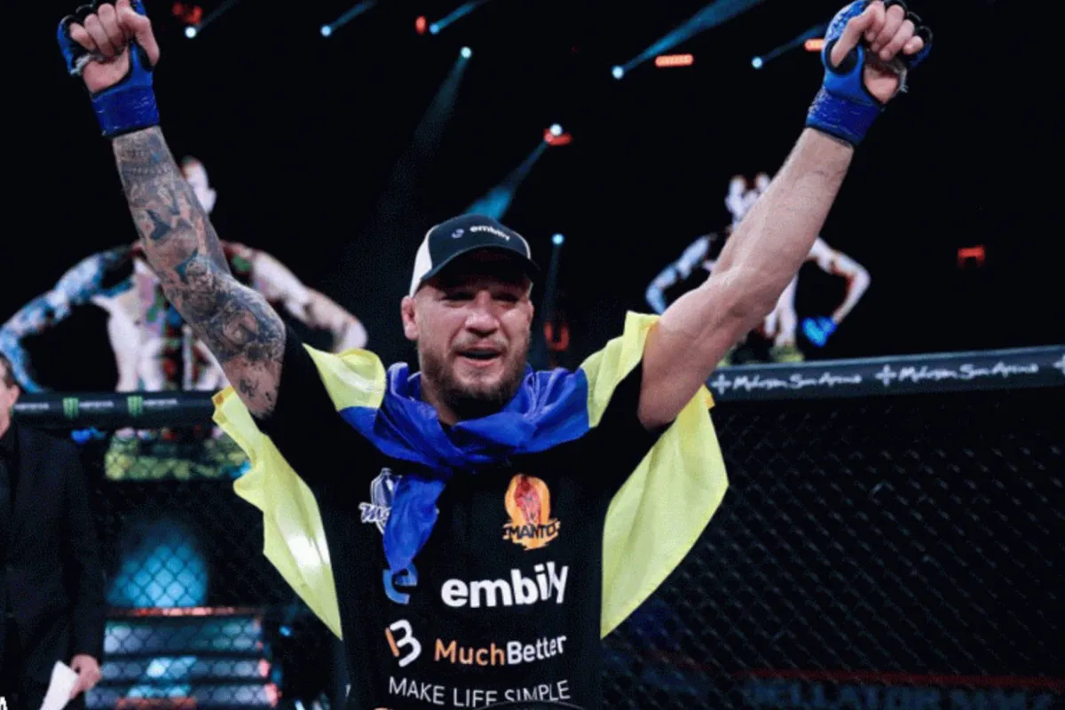 Ongeslagen! UFC haalt oorlogsheld en oud-Bellator kampioen Amasov binnen