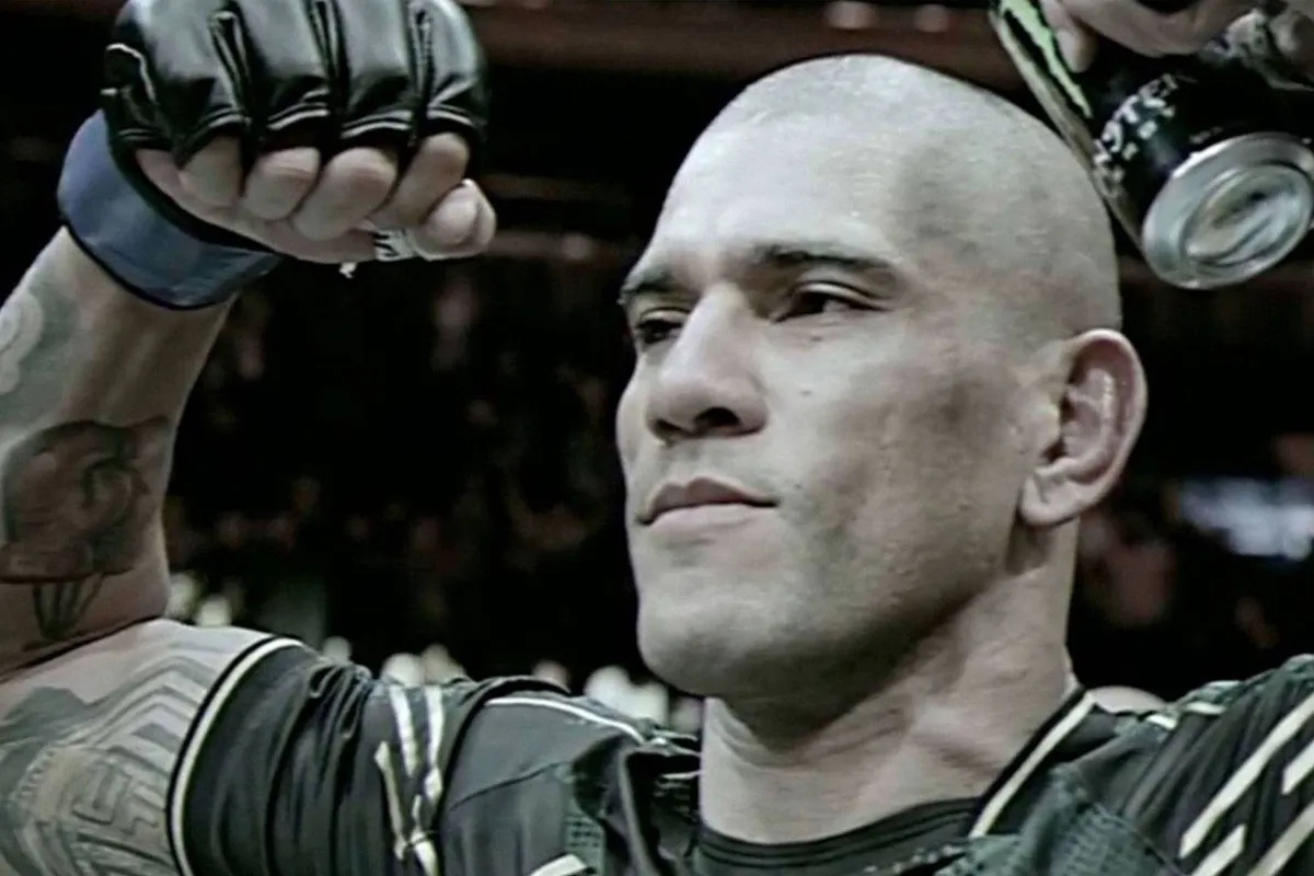 ‘Drie keer raak?’ – UFC-killer Pereira jaagt op record dat niemand durfde aan te raken
