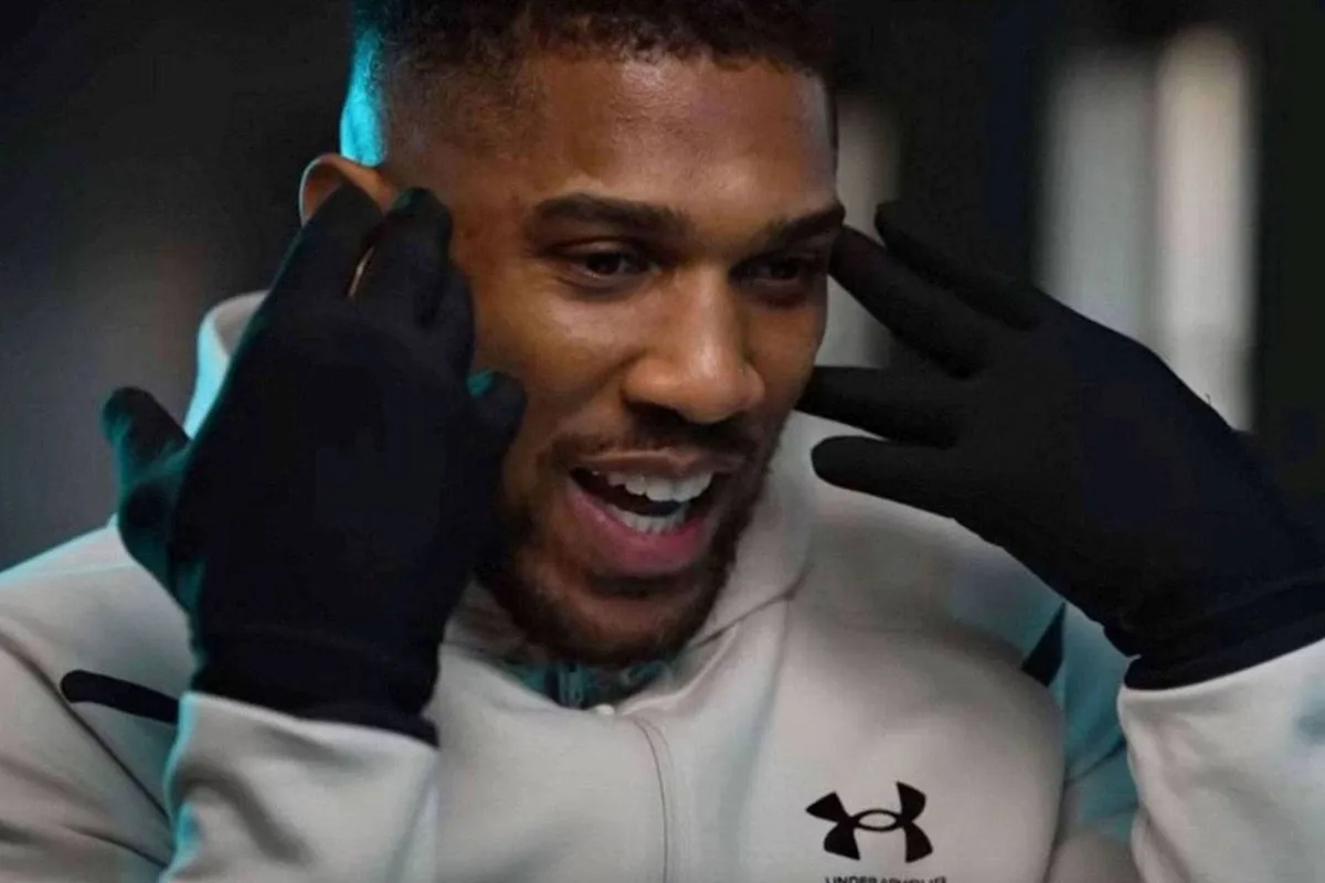 ‘Hoe kom je hiervan terug?’ – ongeluk dreigt boksheld Joshua maanden uit de ring te houden