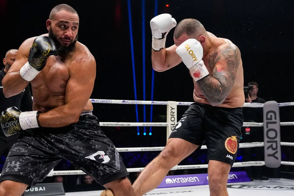 Glory-vechters zweren bij deze trap - video toont hoe één moment fataal werd