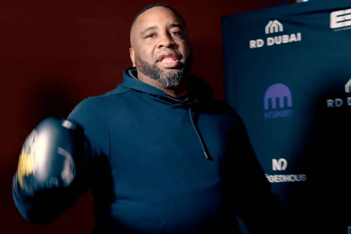 Glory-topper Zimmerman test dodelijke stoten - slaat waaghals onderuit