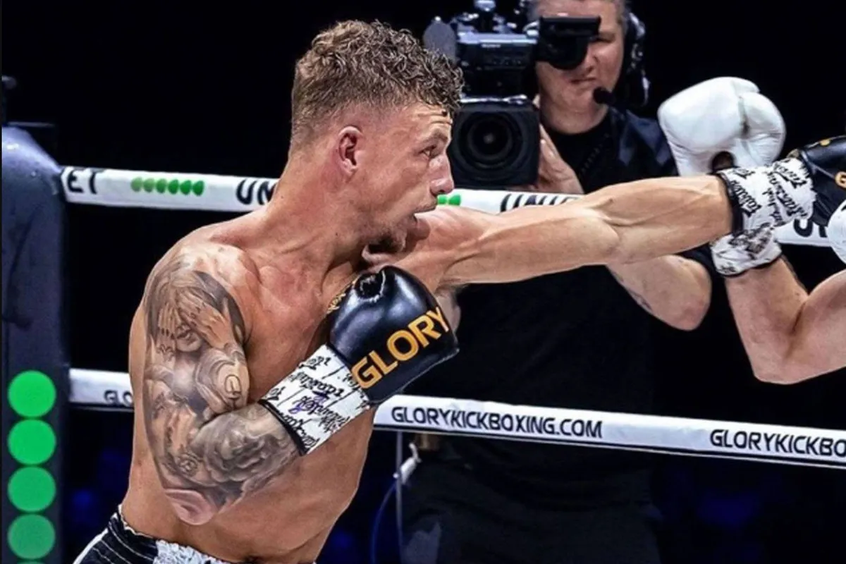 ‘Ik zag niets meer’: Glory-vechter Kaffa klaagt over haargel na keihard gevecht met Bourass