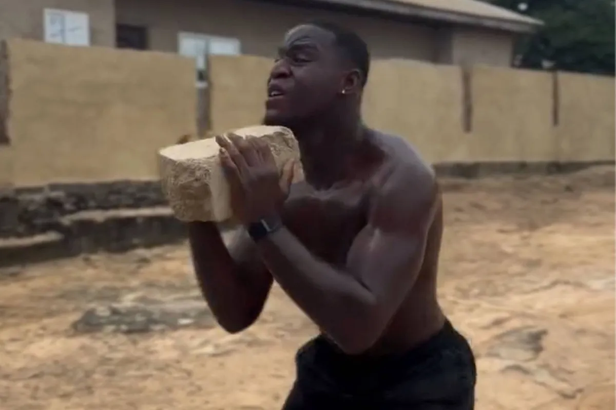 ‘Geen sportschool? Geen stress’ – Glory-ster Boapeah bouwt gym in Ghana voor zwaargewichtdebuut