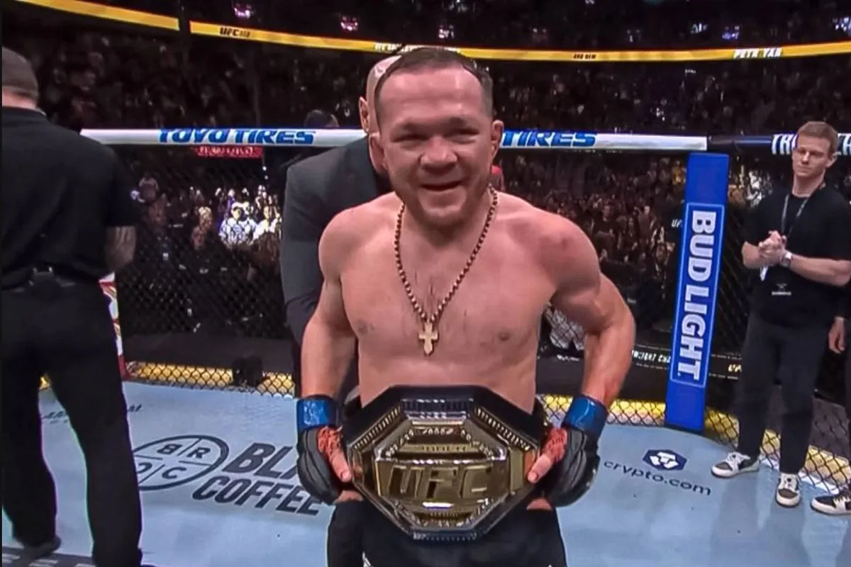 Harde gil blijkt dodelijk signaal - UFC kroont nieuwe kampioen Petr Yan