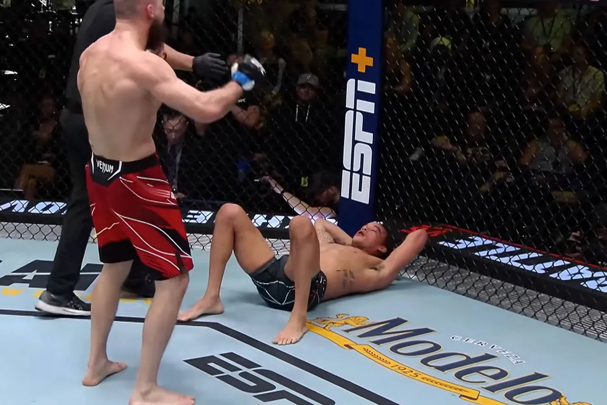 ‘Wát?!’ – UFC dumpt ongeslagen vechter na 54 seconden KO, niemand snapt het