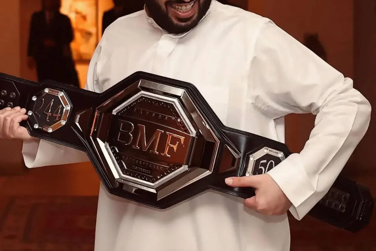 Dit is de man die aan alle touwtjes trekt in het boksen: zonder hem gebeurt er niets