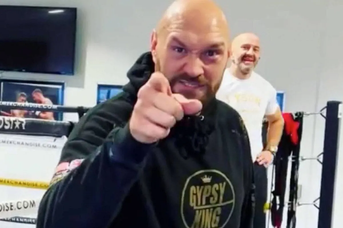 'Stijlloze sukkel' – Fury woest op Joshua om uitspraak over Jake Paul