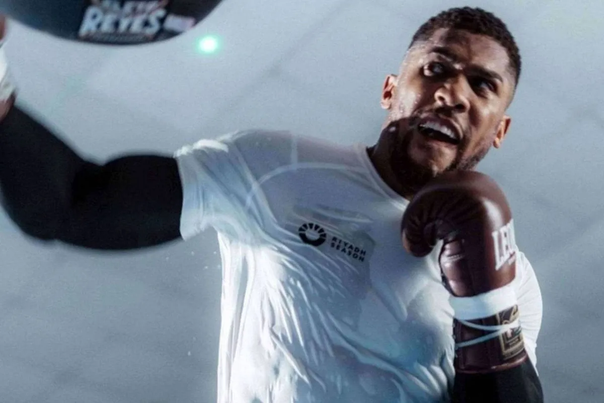 ‘Mijn broeders zijn dood’: Joshua rouwt en traint – dit is zijn manier van verwerken