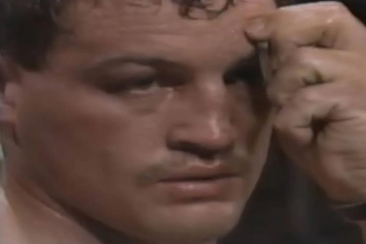 ‘Ik had geen poot om op te staan’ – bokser met één been vocht zich naar wereldtitel