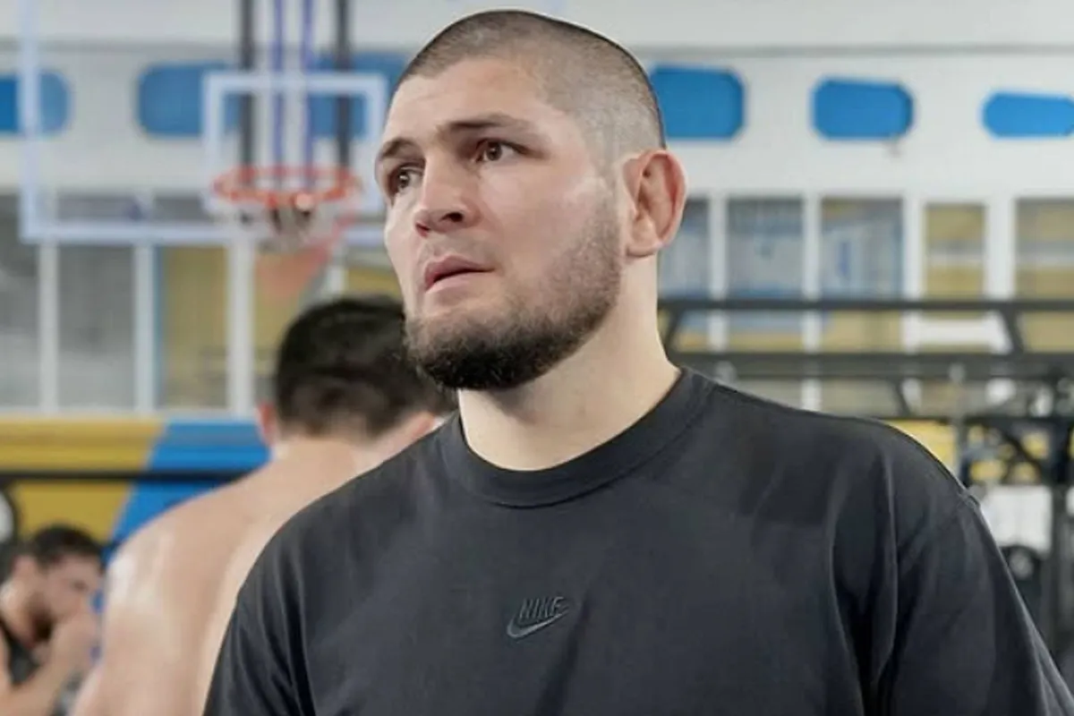 UFC-fans voelen het: legende Khabib houdt bittere rivalen uit elkaar bij plotse face-off