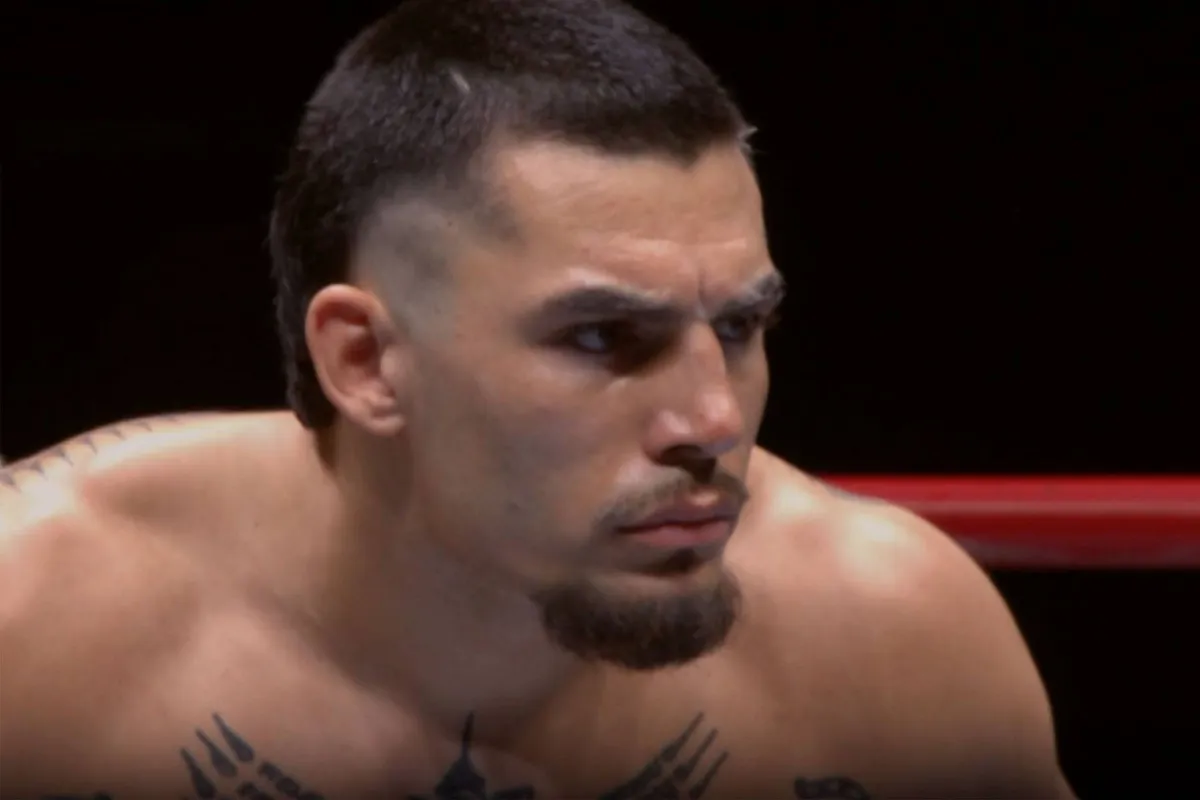 ‘Kom met mij trainen’ – Enfusion-kampioen De Vries zoekt serieuze sparmaat voor titelclash