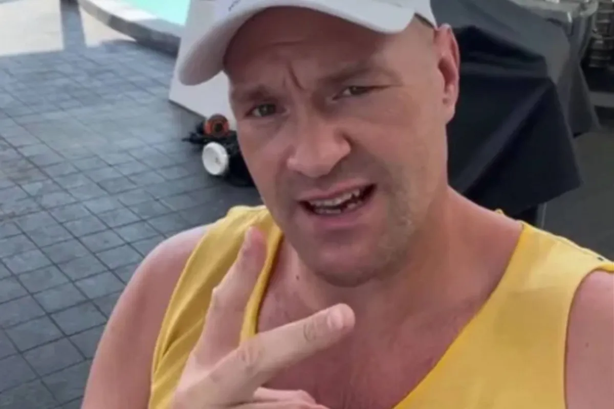 'Iedereen verslagen met een dikke buik' – Tyson Fury haalt uit naar kritiek op comeback