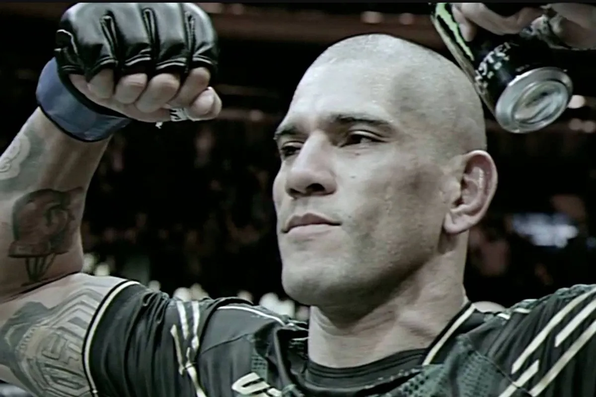 “1-2-3 en gaan”: Ex-Glory ster Pereira mikt op redding 'vastgelopen' UFC-divisie