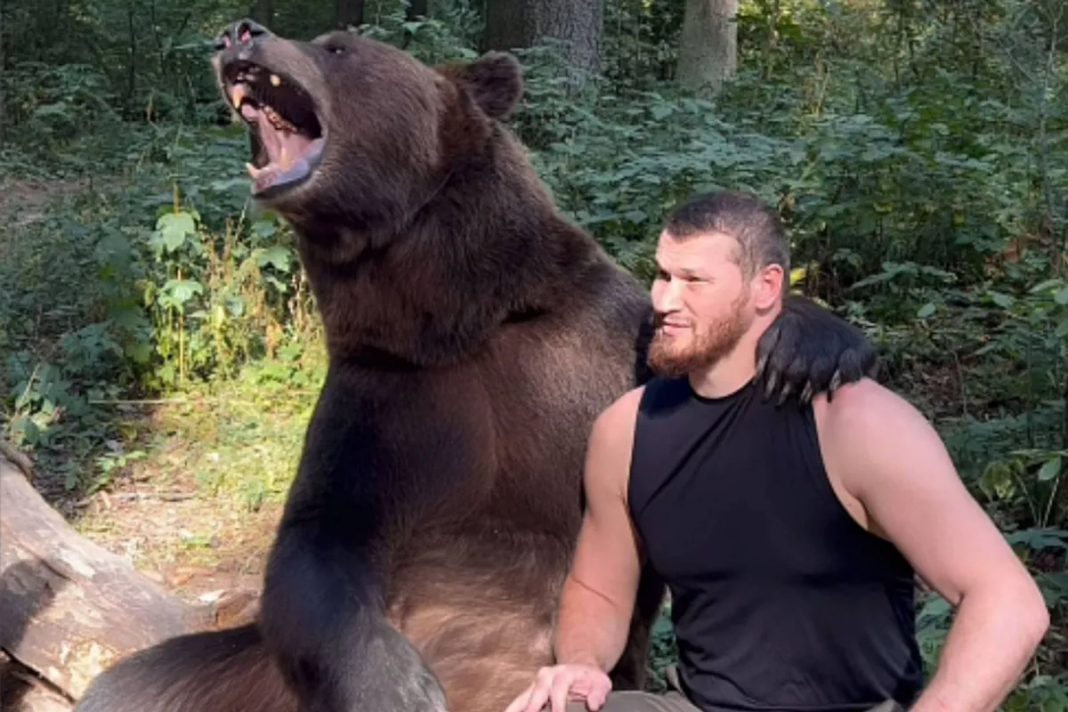 Dit is geen mens - Boksheld Fury’s rivaal traint met beren en incasseert hamerslagen