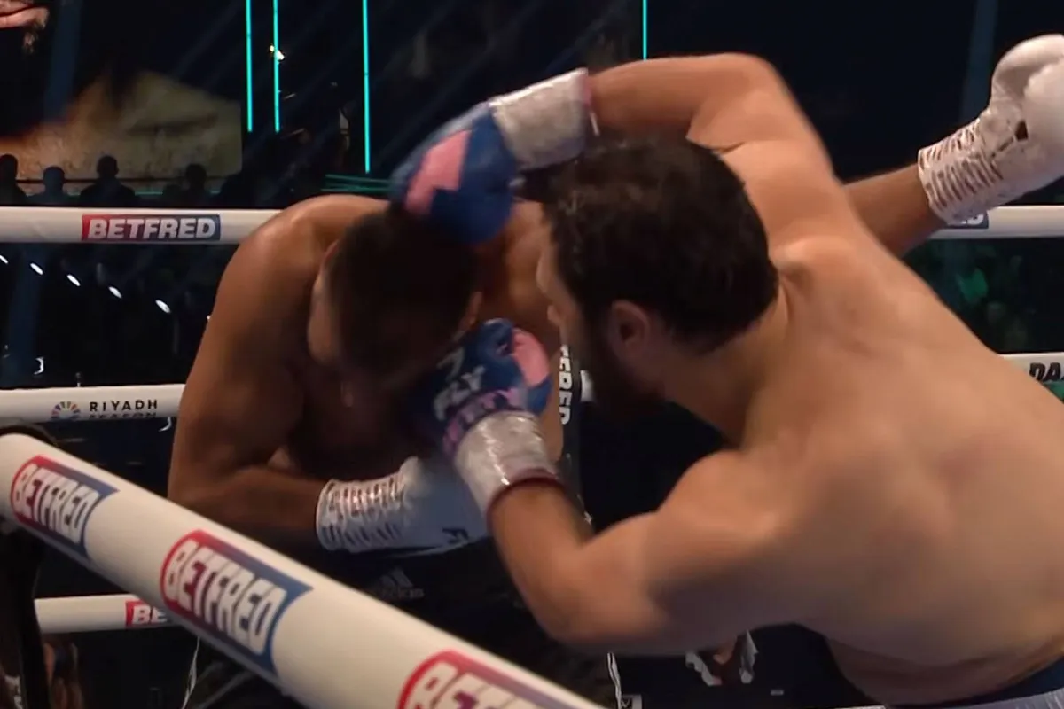 Sneller kon niet! Bokser Dave Allen slaat toe met bliksem-KO bij comeback (video)