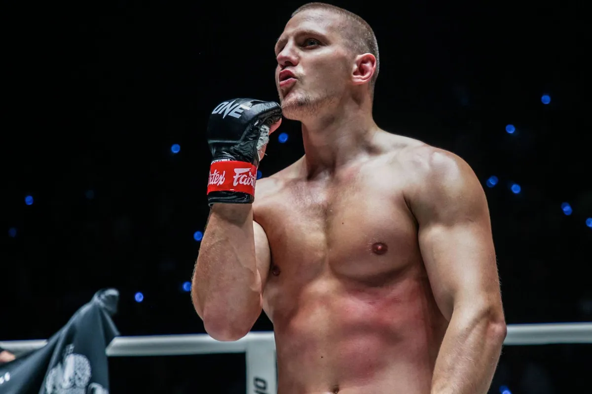 “Dit ging niet meer over sport”: ex-Glory-vechter Menshikov wint rechtszaak tegen ONE