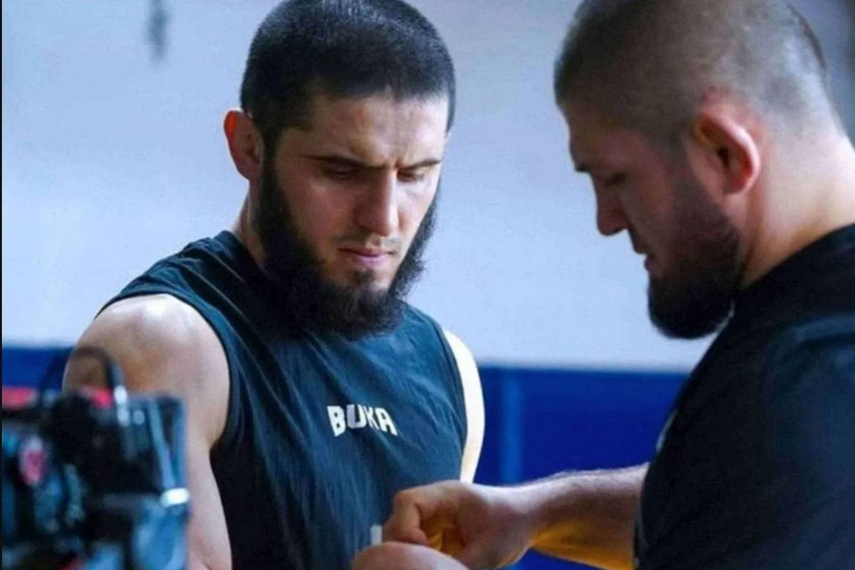 UFC-ster Islam Makhachev uitgedaagd voor supergevecht met unieke wending: "beste tegen de beste”