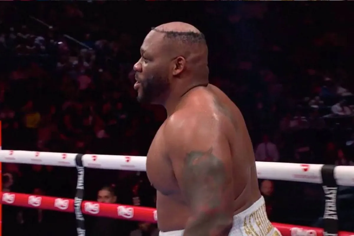 Totale waanzin in de boksring - Jarrell Miller’s haar vliegt af na brute stoot