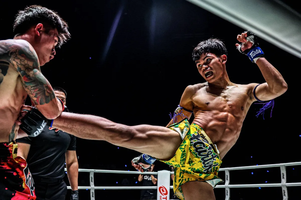 17-jarig kickbokswonder beslist gevecht in laatste seconden: “Hij pakte zijn moment”