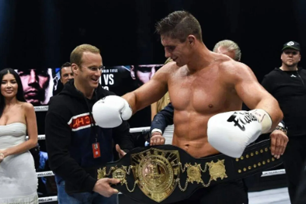 “waarom koop je Glory niet”: oprichter doet miljardair aanbod na reactie rond Verhoeven