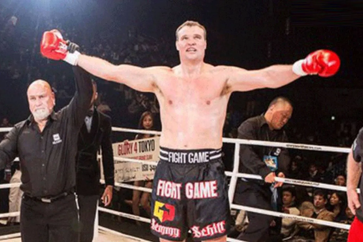 ‘We hebben weer een kickboksreus’ – K-1 zet kampioen op één lijn met Nederlander Schilt