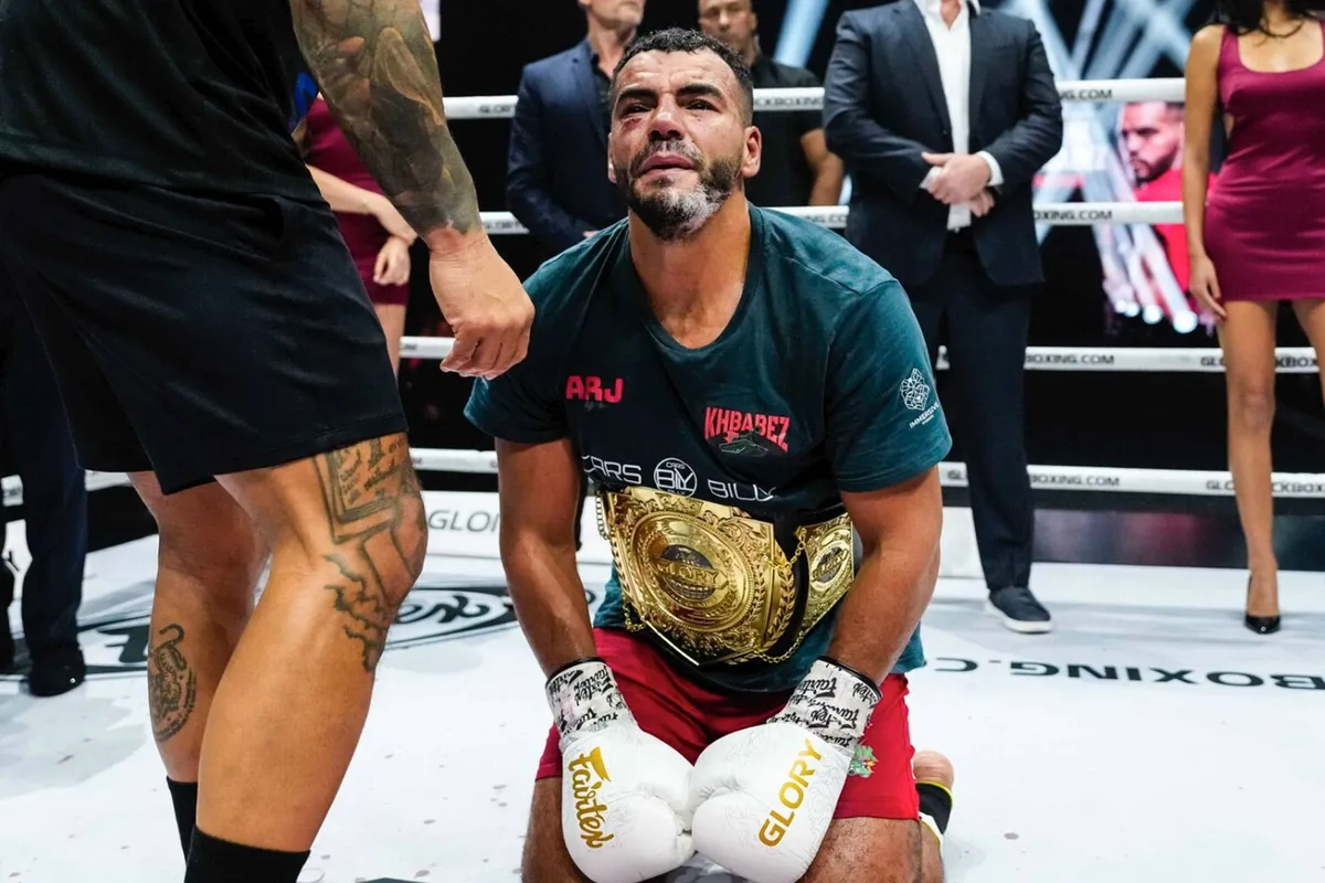 “Tarik Khbabez verdient een oplossing” – Coach El Badaoui na afpakken van GLORY-titel